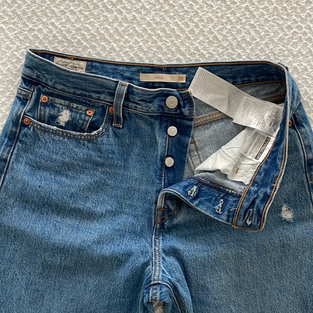 Levi’s Wedgie Buttonfly Jeans. Size 29
